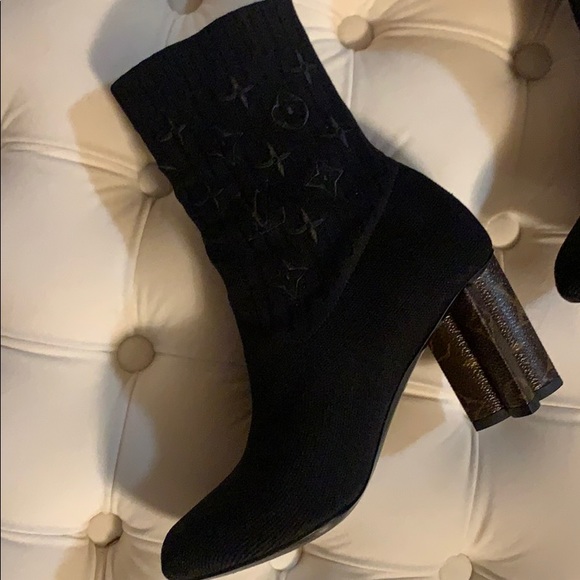 LOUIS VUITTON SILHOUETTE ANKLE BOOT - Picture 8 of 14